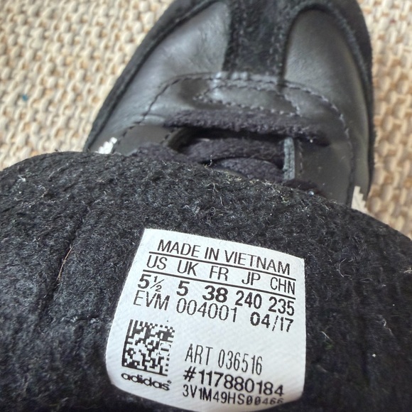 Adidas Samba Kid’s / Men's / Women’s // Black and White Classic Sneakers - Picture 8 of 9